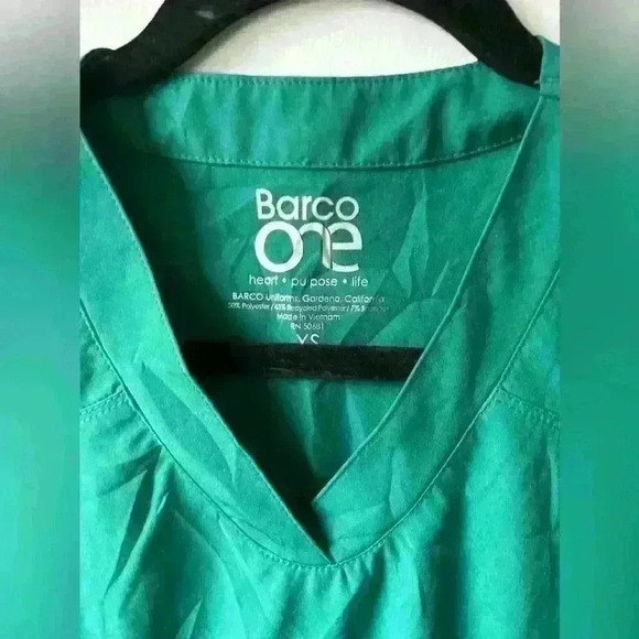 Barco One Scrub Set - 5 Pocket Top XS and Jogger Pants S  EUC Hunter Green - Picture 2 of 16